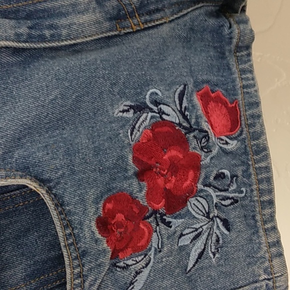 H&M Coachella High Rise Rose Embroidered Jean Shorts‎ Size 8 Festival Boho - Picture 3 of 6